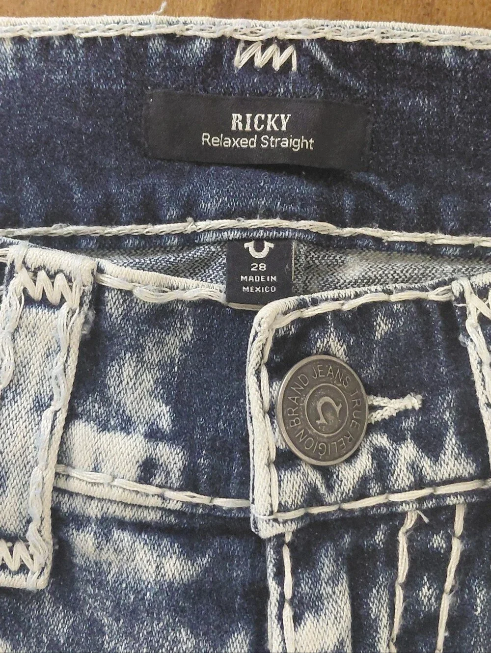NWOT True Religion Size 28 Ricky Relaxed Straight Super Fray Shorts Flap Pocket